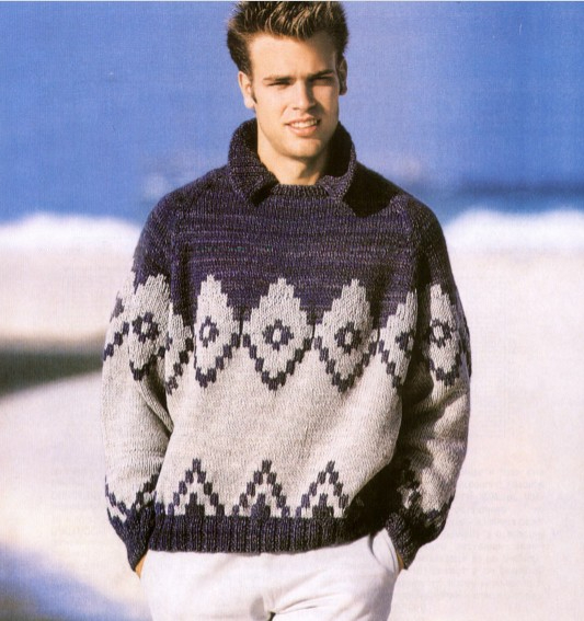 Двухцветный пуловер-реглан
