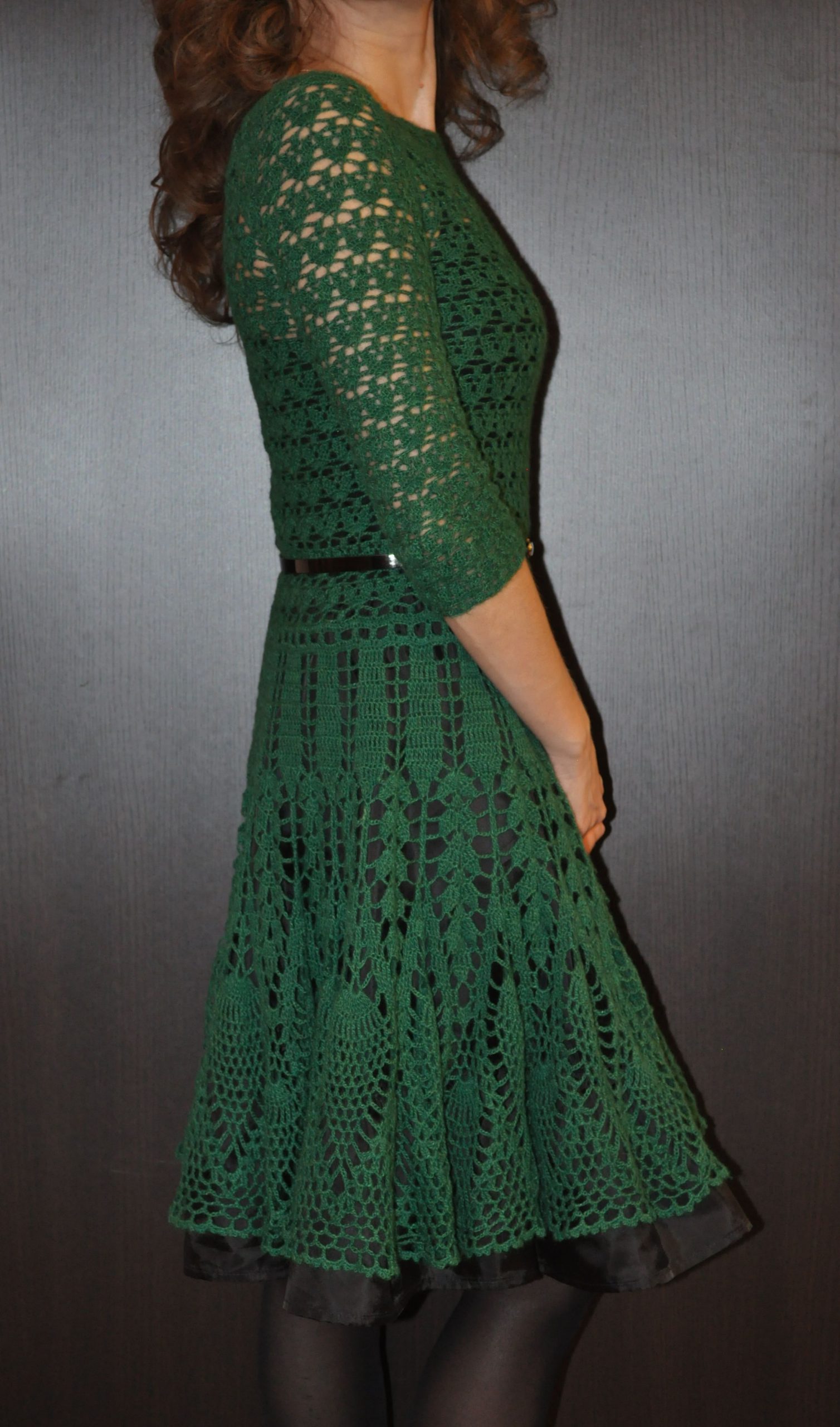 Вязаное зеленое платье женское