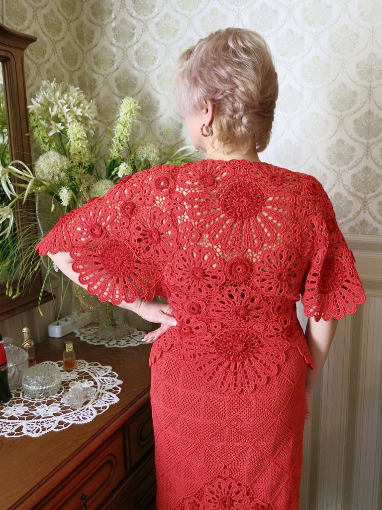 вязаный костюм крючком