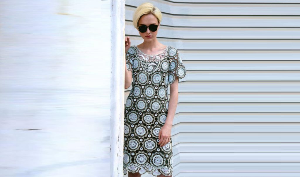 Нарядное платье из круглых мотивов и элементов ирландского кружева.