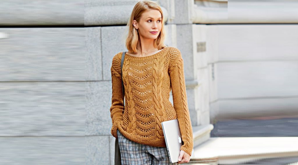 Джемпер с ажурными узорами и косами