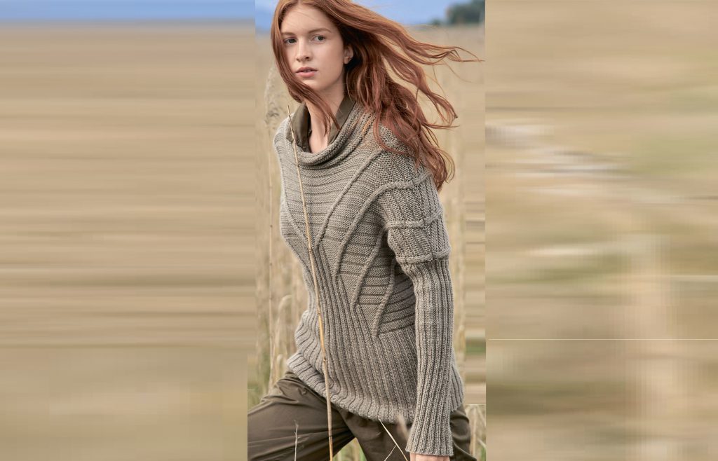 Pullover with divergent stripes