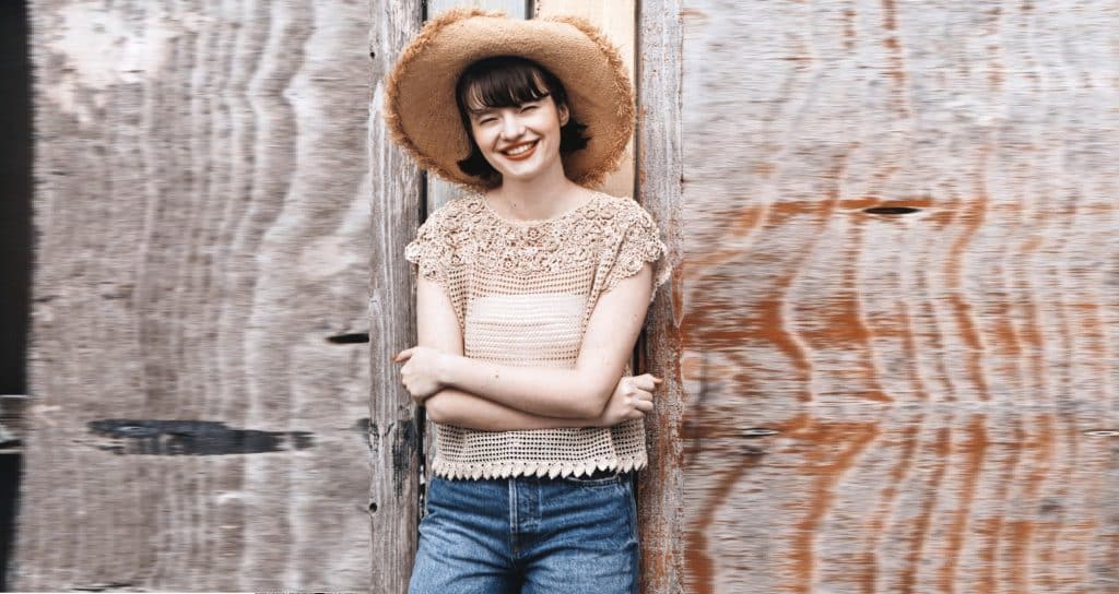 Золотисто-бежевая кофточка с элементами ирландского кружева