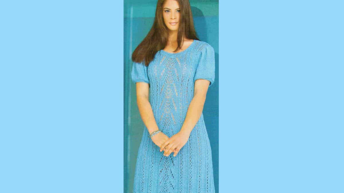 Синее ажурное платье с короткими рукавами