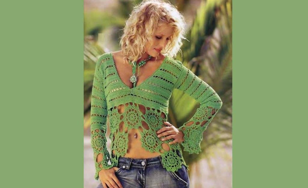 Pullover with lace trims