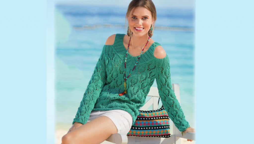 Изумрудный пуловер с ажурным узором