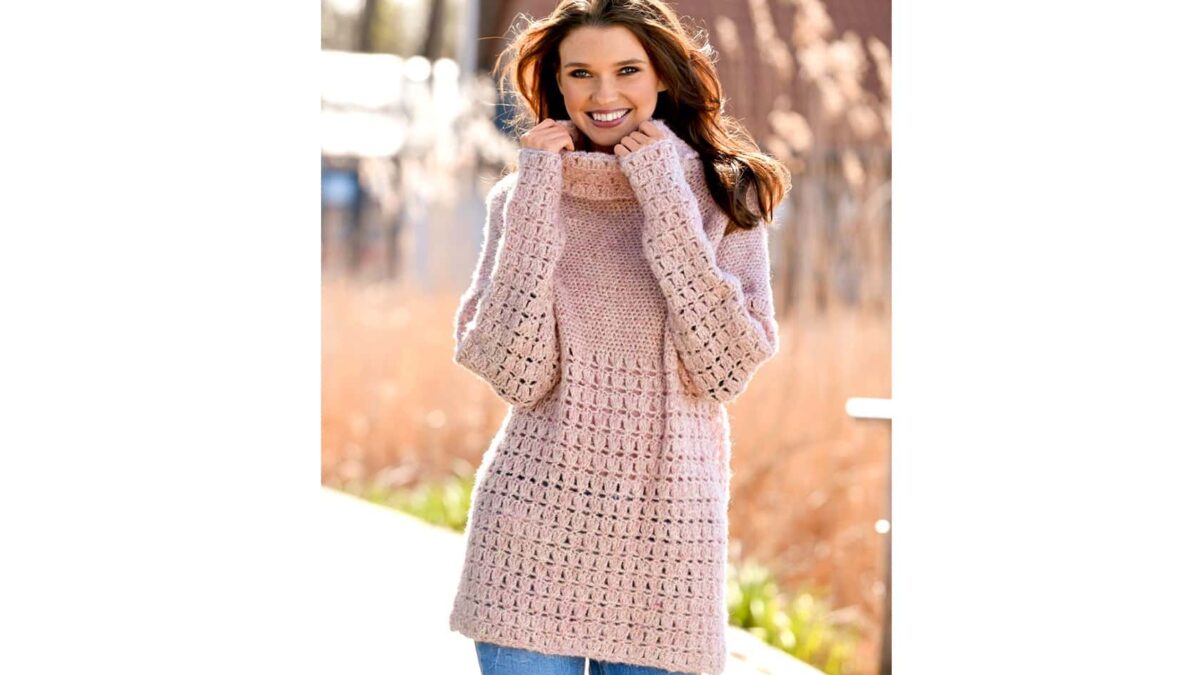 Pink pullover with round yoke and openwork collar