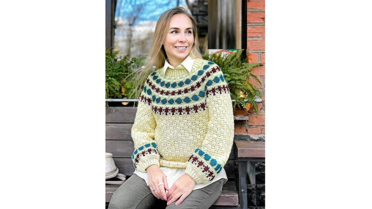 Женский вязаный свитер oversize желтый в широкий рубчик - купить в интернет магазине Аржен
