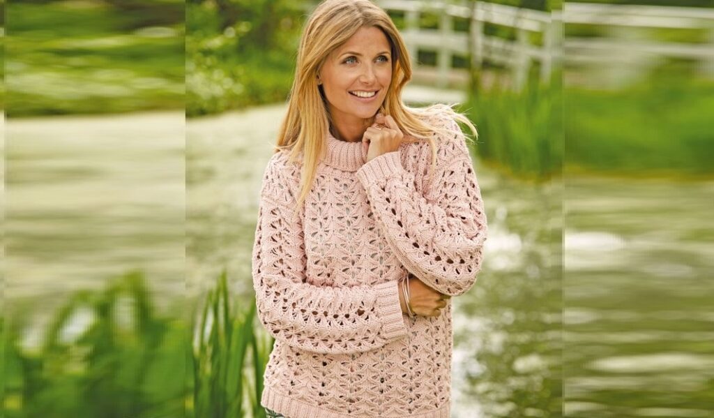 Розовый ажурный свитер 