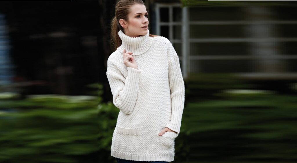 Sweater with knitted pockets