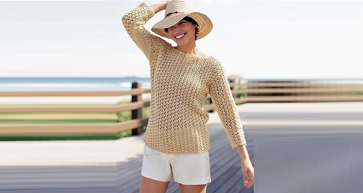 Pullover with boat neckline