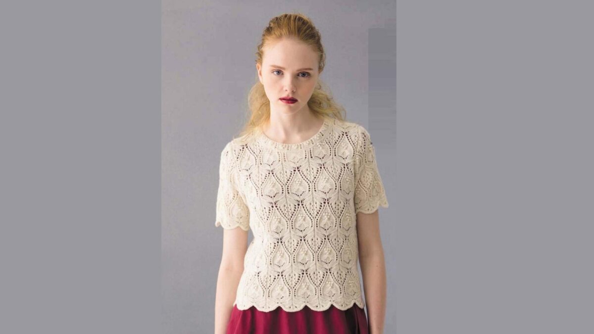 Pullover with lace pattern and short sleeves