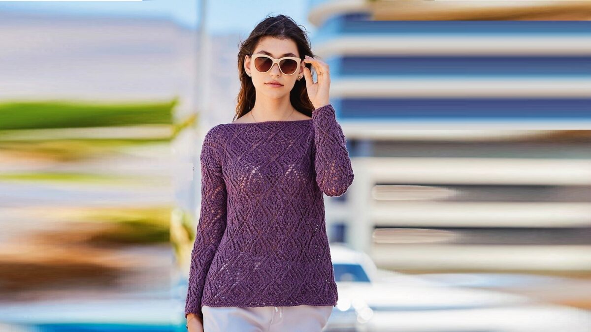 Plum openwork pullover with a pattern of “leaves”