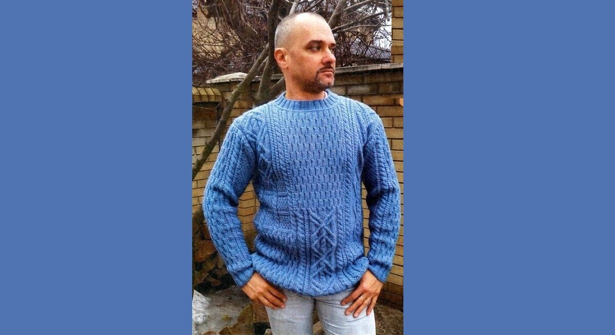 Пуловер с «миксом» узоров спицами.
