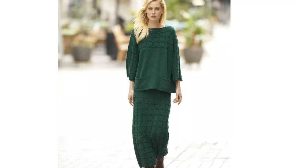 Knitted pullover and skirt with a checkered pattern