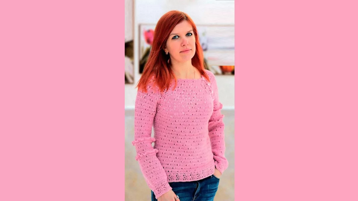 Розовый пуловер реглан
