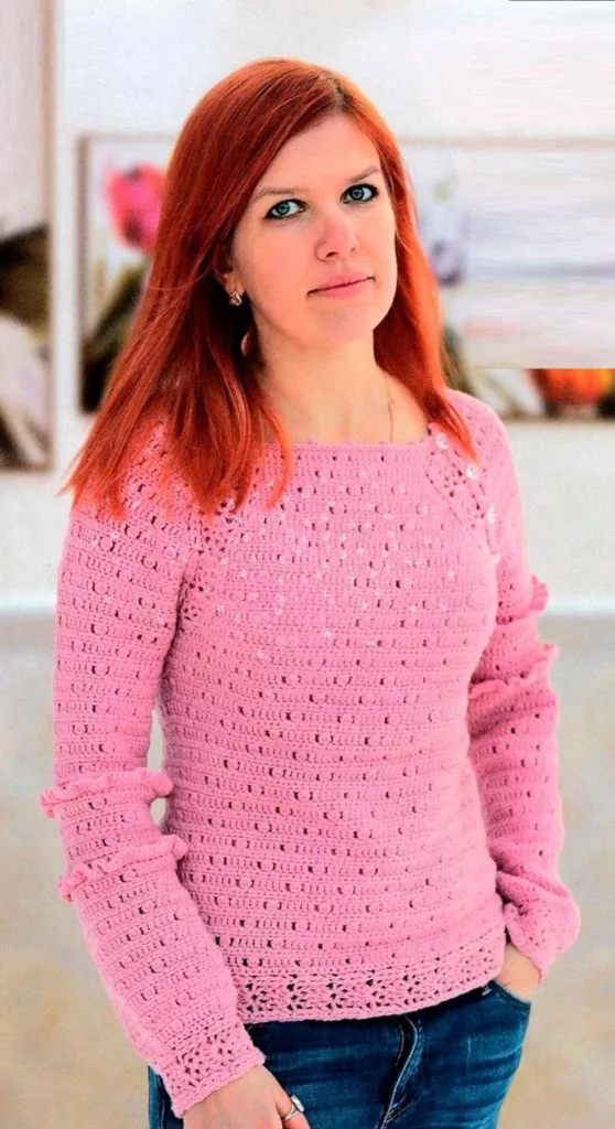 Розовый пуловер реглан