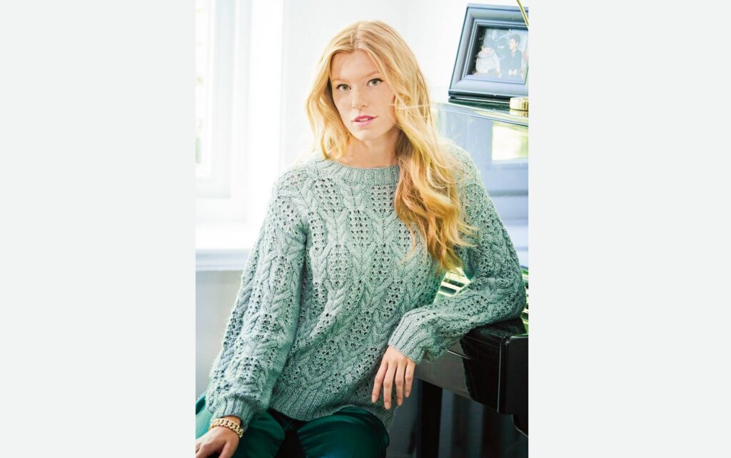 Pullover with a combination of patterns