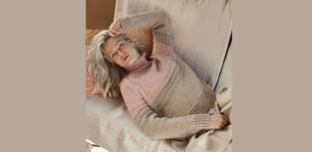 Двухцветный пуловер реглан