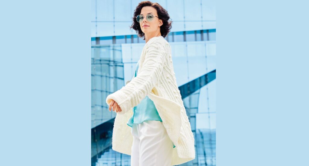 Белый кардиган оверсайз с цельновязаным рукавом и фантазийным узором с «шишечками»