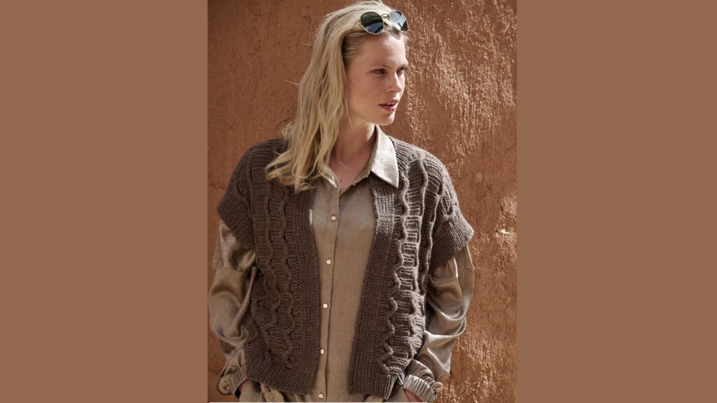 Жилет без застежки  AVAR