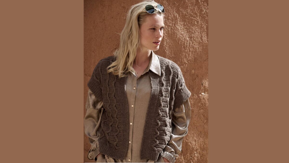 Жилет без застежки  AVAR