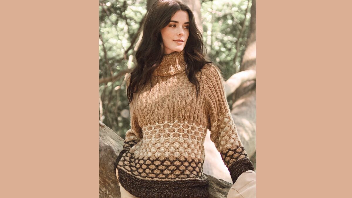 Пуловер с воротником гольф и узором из снятых петель