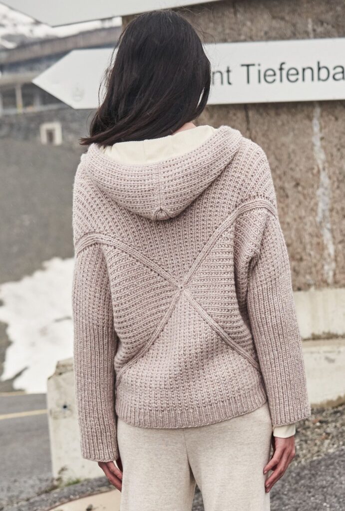 вязаный пуловер