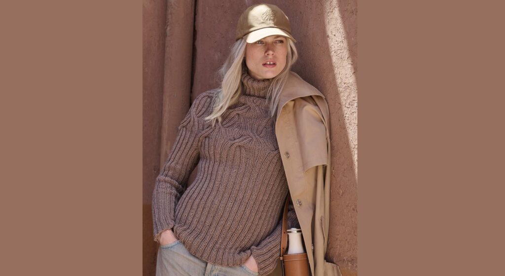 Пуловер с декором из «кос»