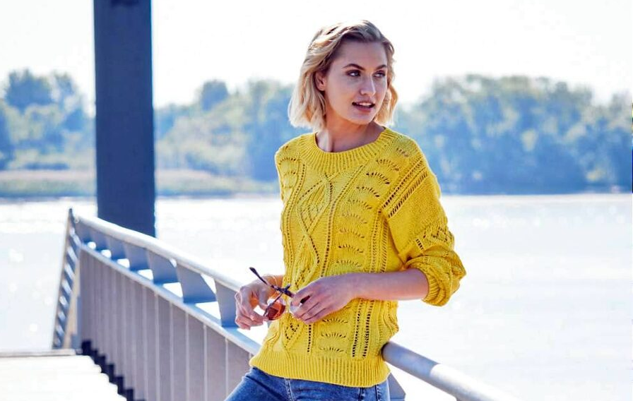  Жёлтый пуловер свободного кроя