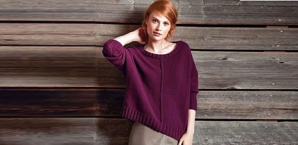 Стильный свитер со швами наружу