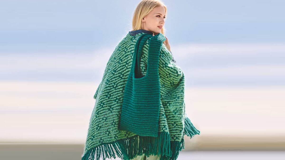 Пончо с бахромой и сумка-шопер