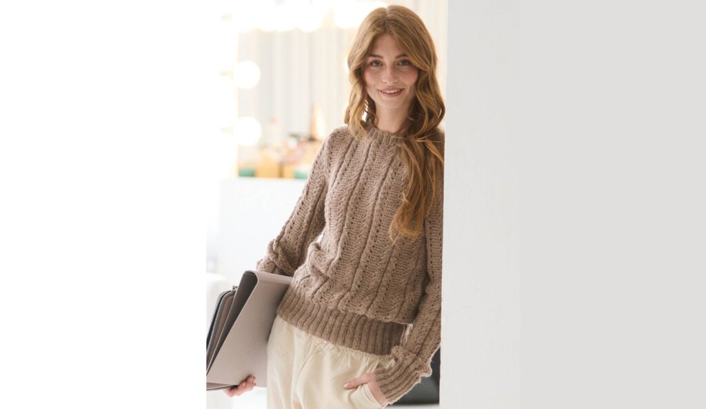 Шоколадный вязаный пуловер с ажурным узором из шерсти ламы