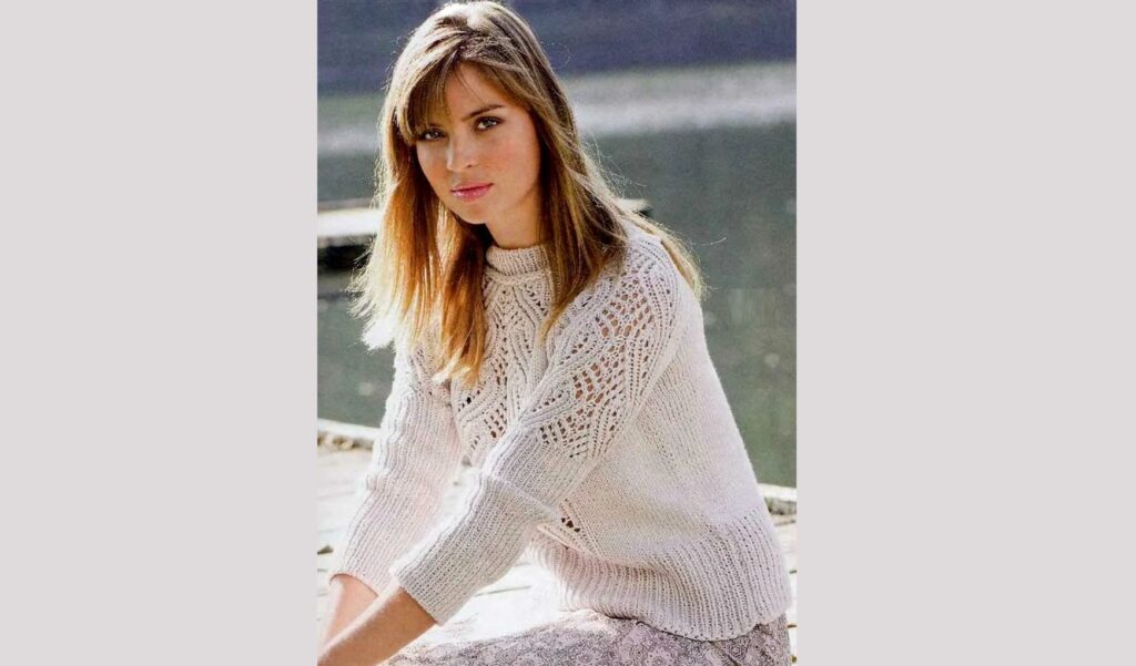 Белый джемпер с ажурной кокеткой