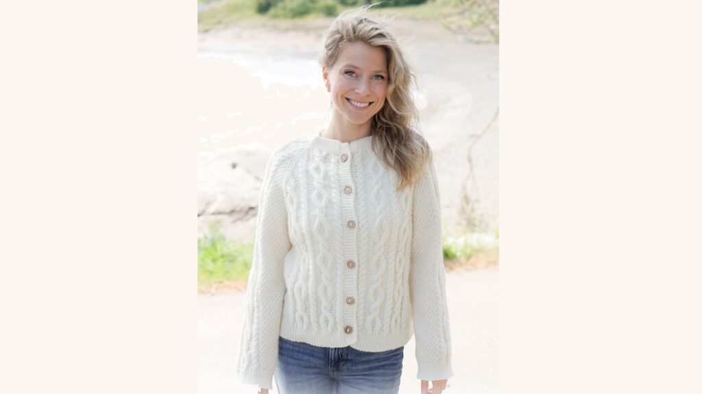 Жакет реглан с узором «Косы»