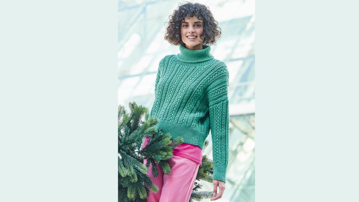 Малахитовый свитер с косами