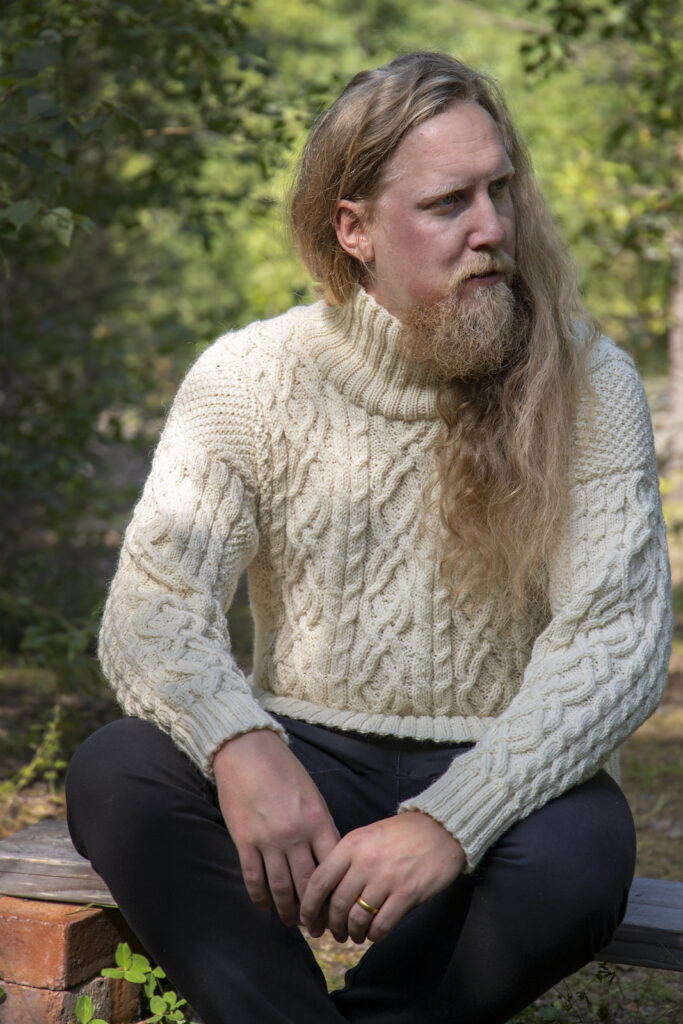 вязаный свитер