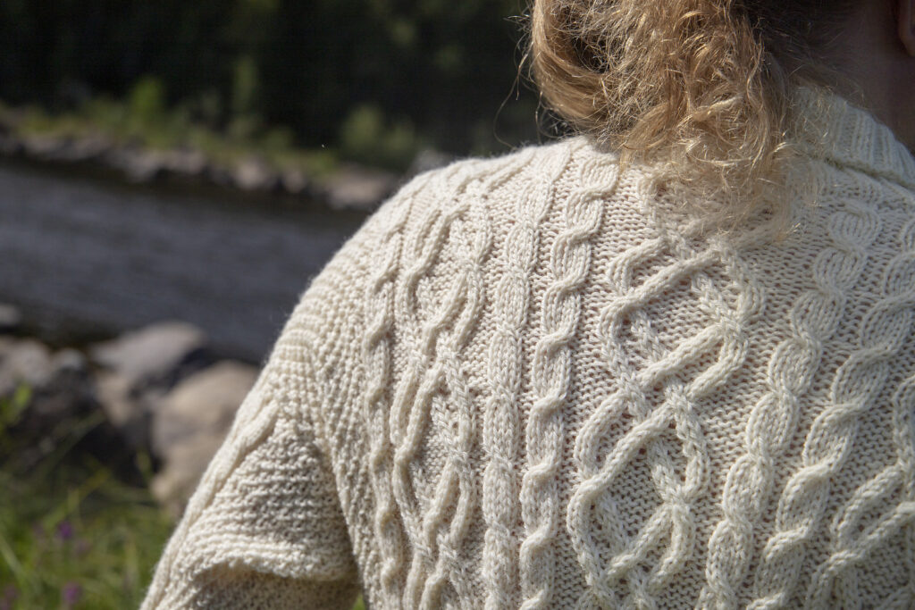 вязаный свитер