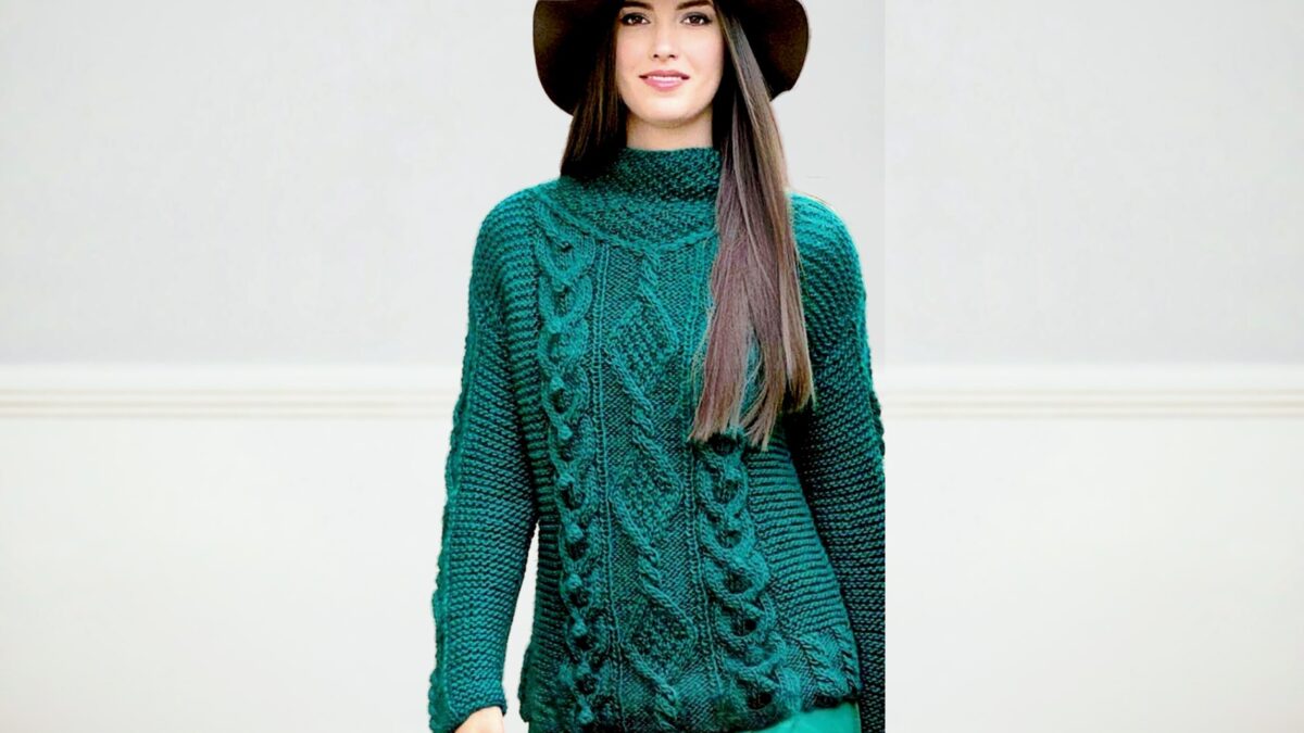 Изумрудный пуловер с узором из кос