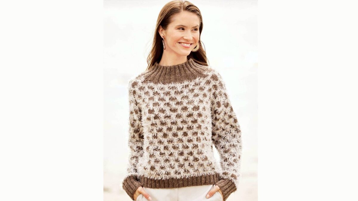 Бежево-коричневый свитер с «травкой» 