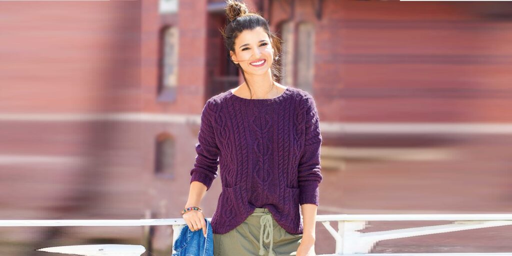 Лиловый джемпер с узором из «кос»