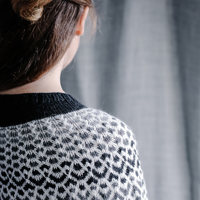 вязаный пуловер