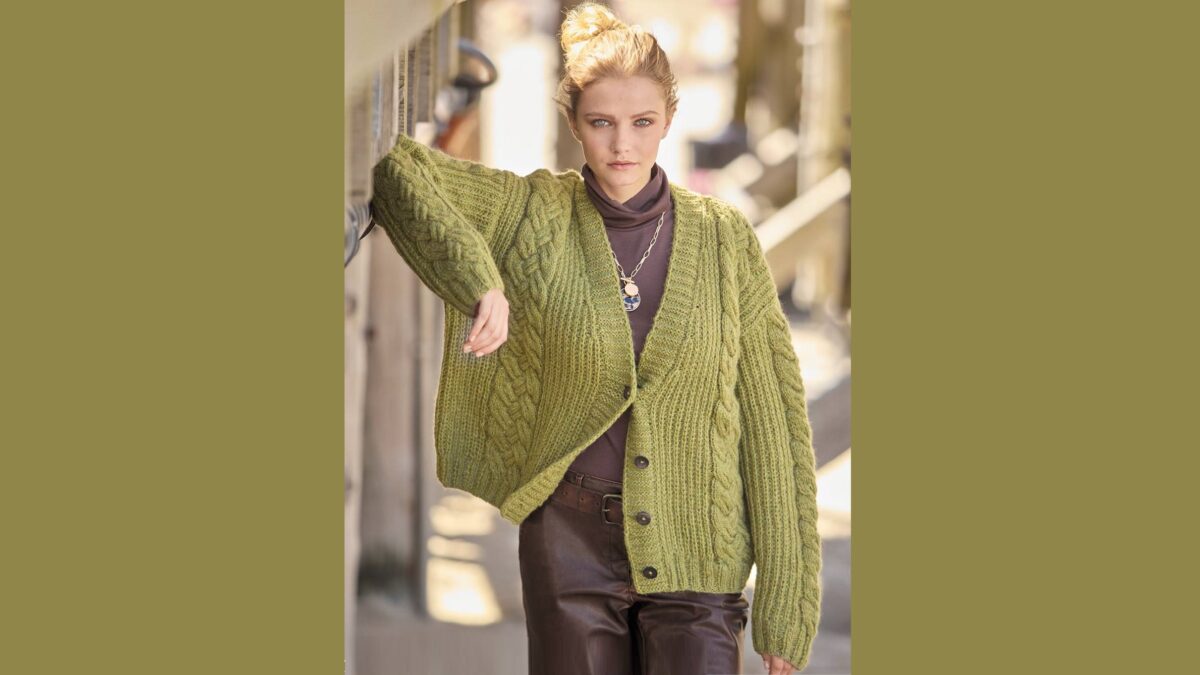 Объемный кардиган с широкими «косами»