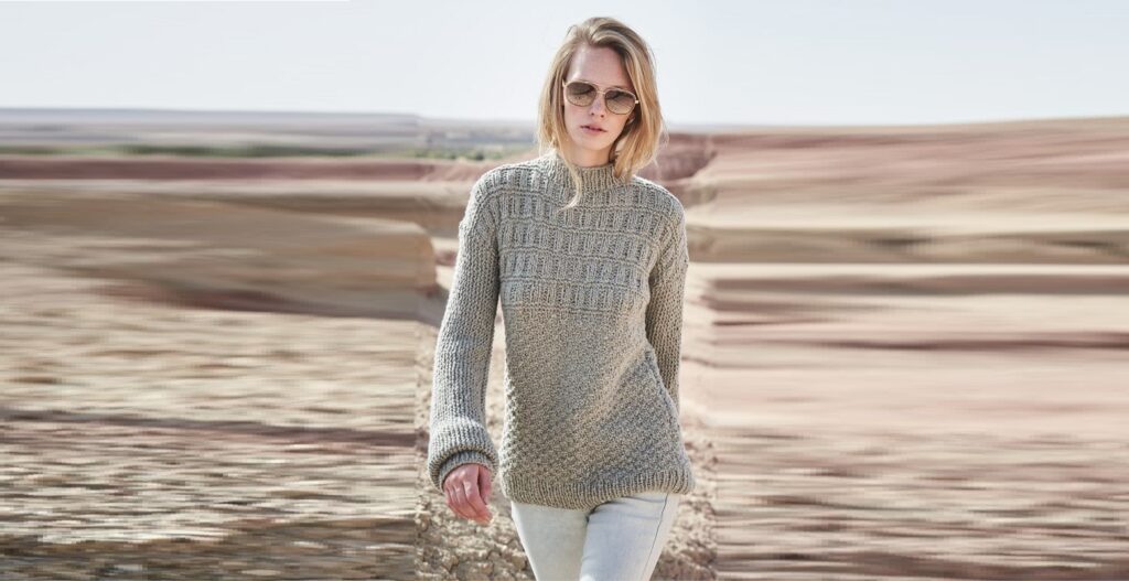 Джемпер со связанными поперек рукавами