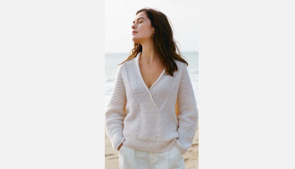 Пуловер с v-образным вырезом
