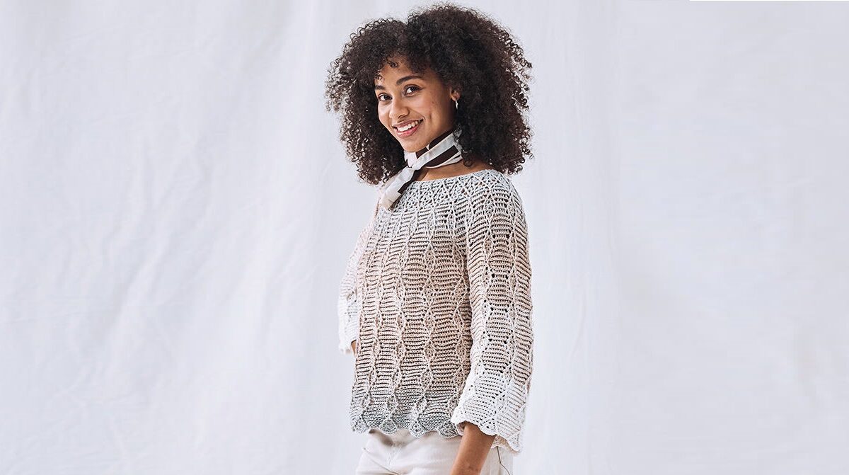 Ажурный пуловер с круглой кокеткой