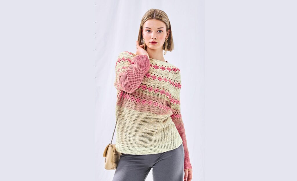 Пуловер с кружевными прошвами