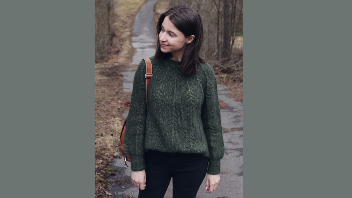 Изумрудный джемпер на кокетке