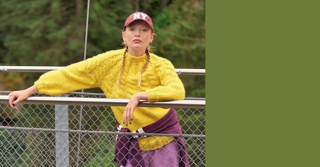 Желтый пуловер с кокеткой BIANCA