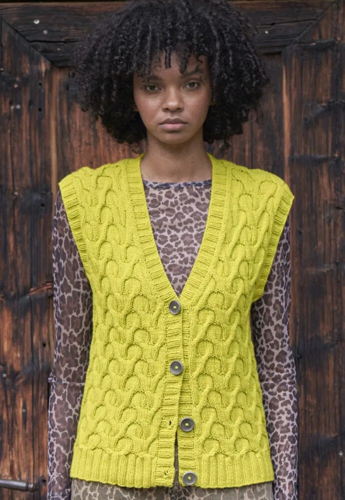 вязаный жилет